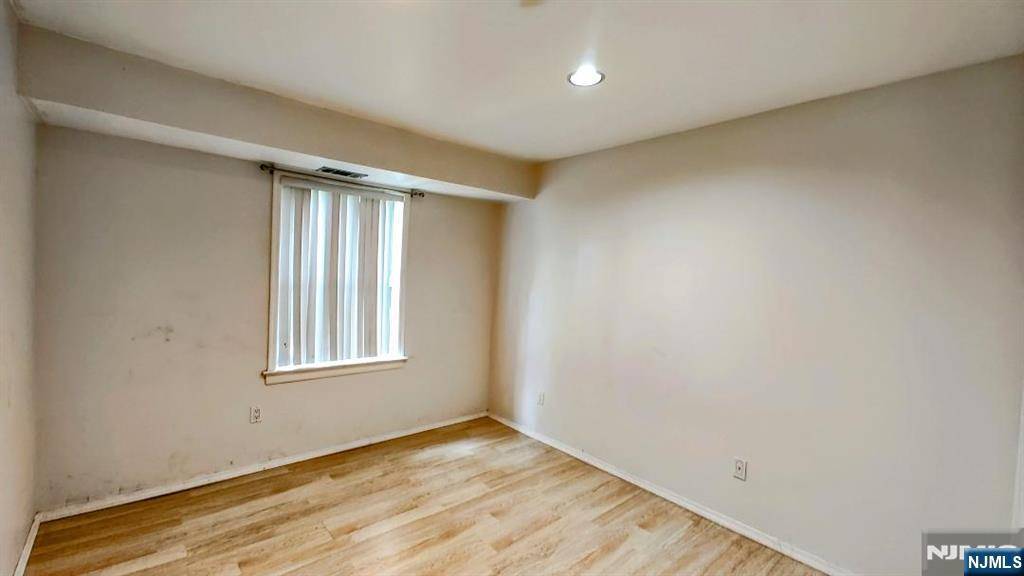 Kearny, NJ 07032,700 Schuyler #D16
