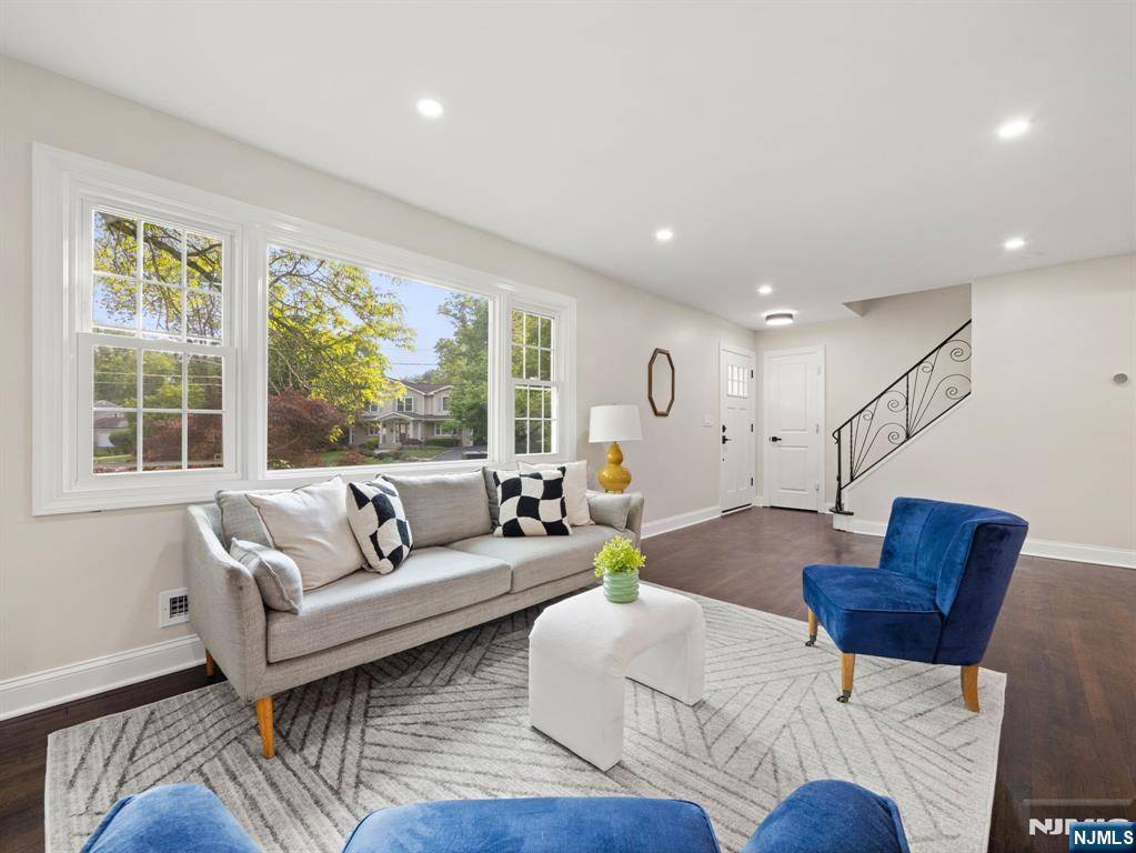 East Brunswick, NJ 08816,8 Surrey LN