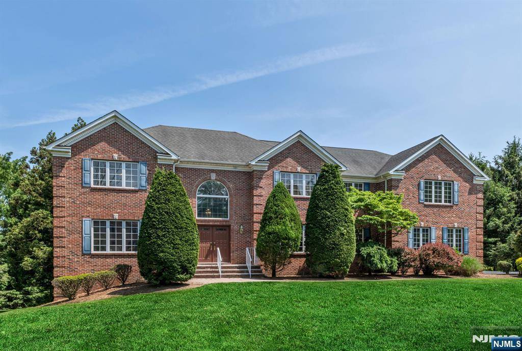 Allendale, NJ 07401,22 Pine RD