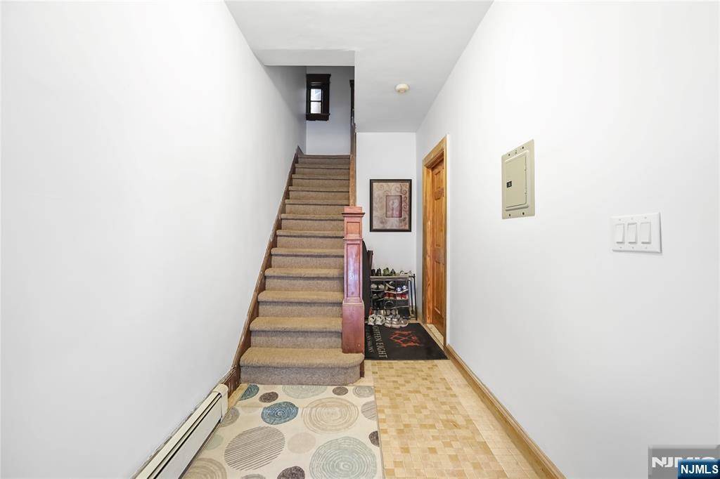 Cliffside Park, NJ 07010,237 Day AVE