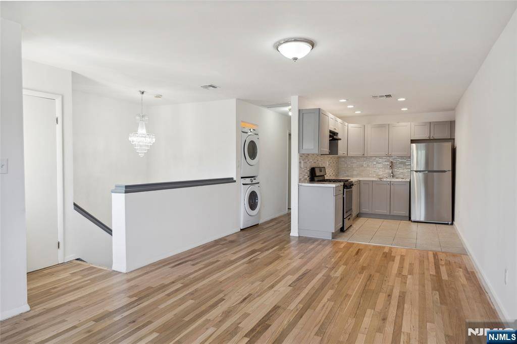 North Bergen, NJ 07047,5103 Liberty AVE #2