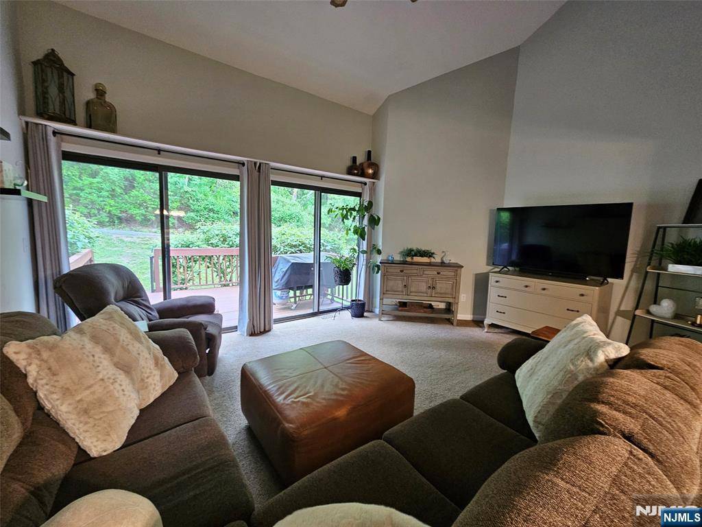 Hampton, NJ 07860,20 Eagle DR