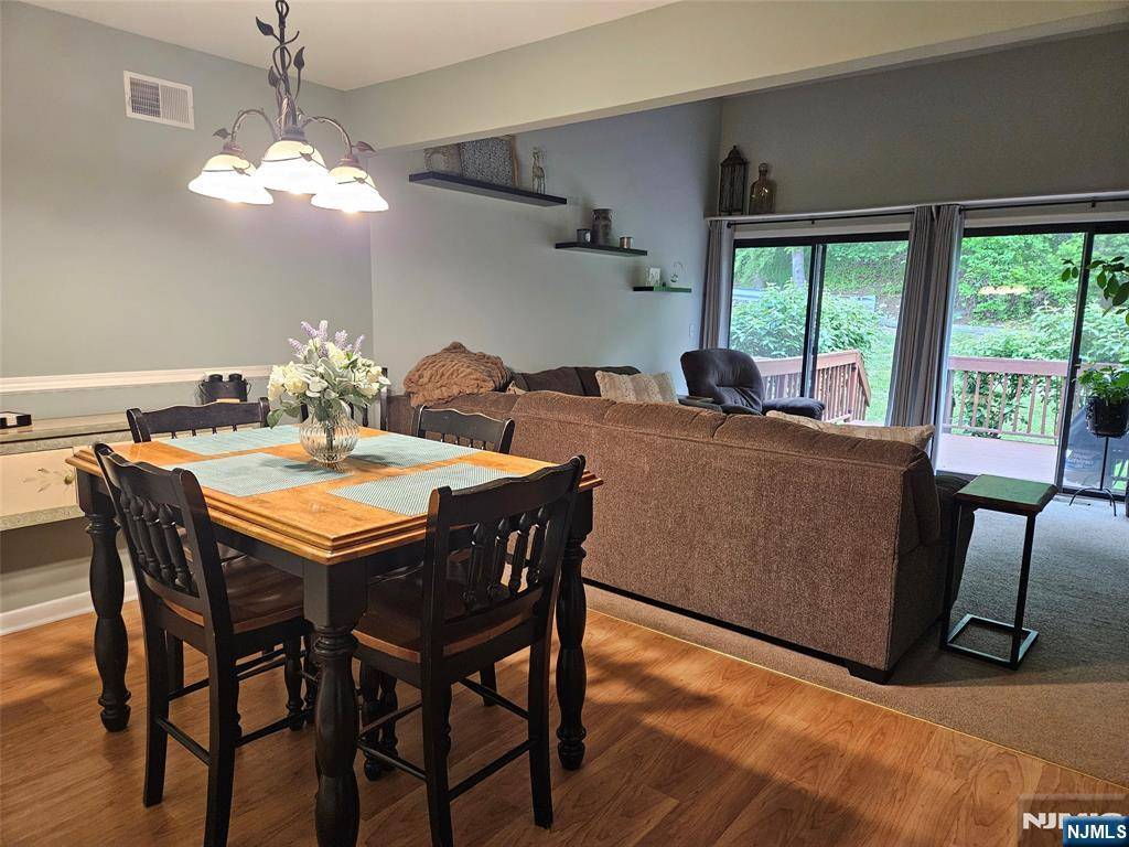 Hampton, NJ 07860,20 Eagle DR