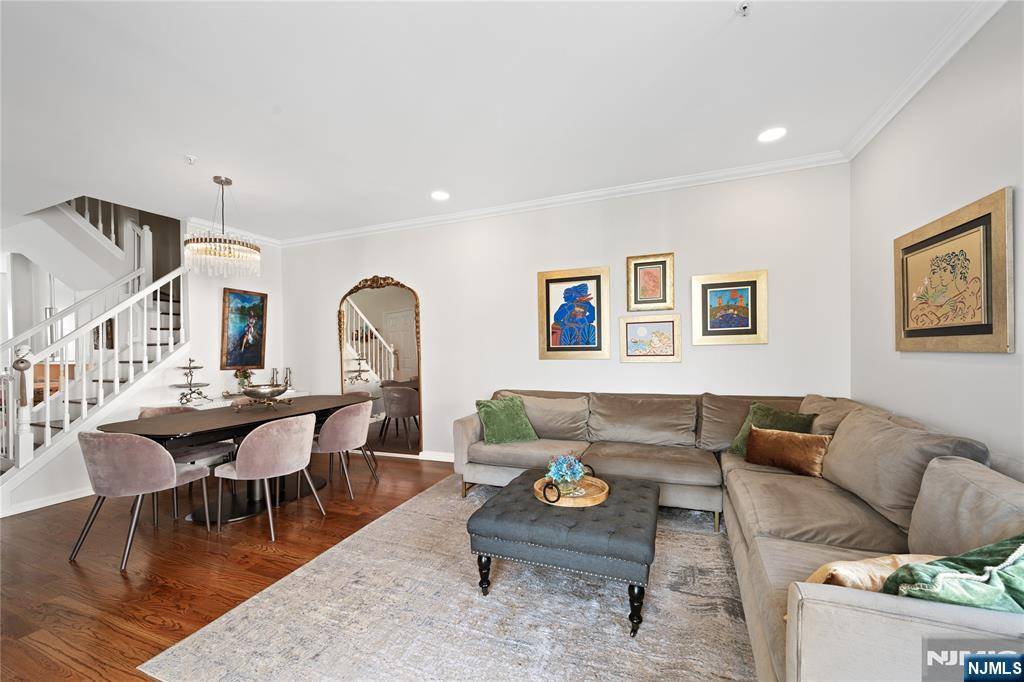 West New York, NJ 07093,449 Albany CT