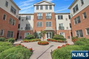 Tenafly, NJ 07670,3116 The Plaza