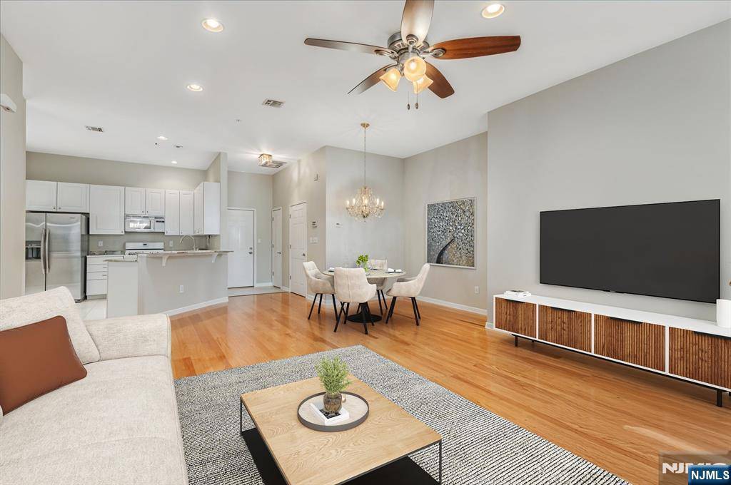 Wayne, NJ 07470,1302 Four Seasons DR