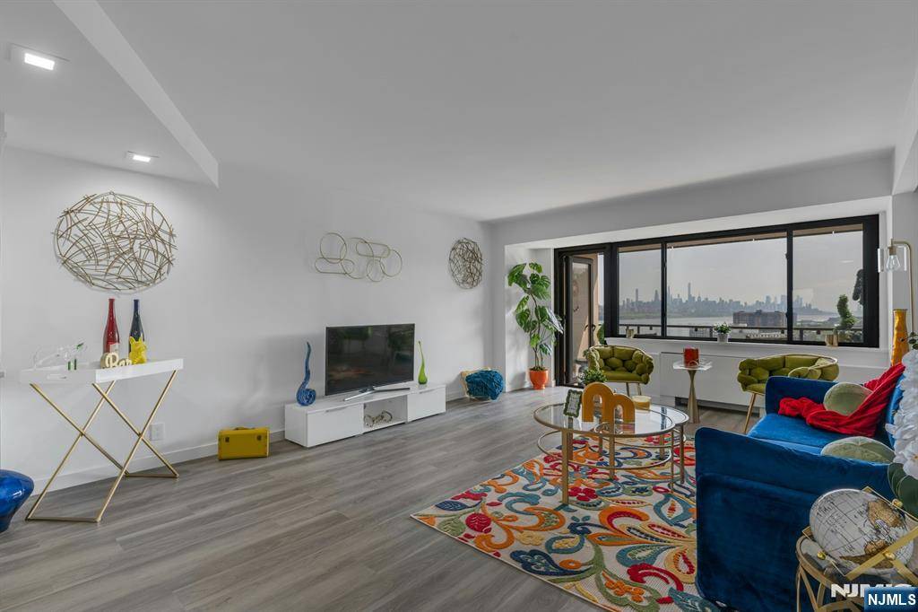 Edgewater, NJ 07020,1203 River RD #20J
