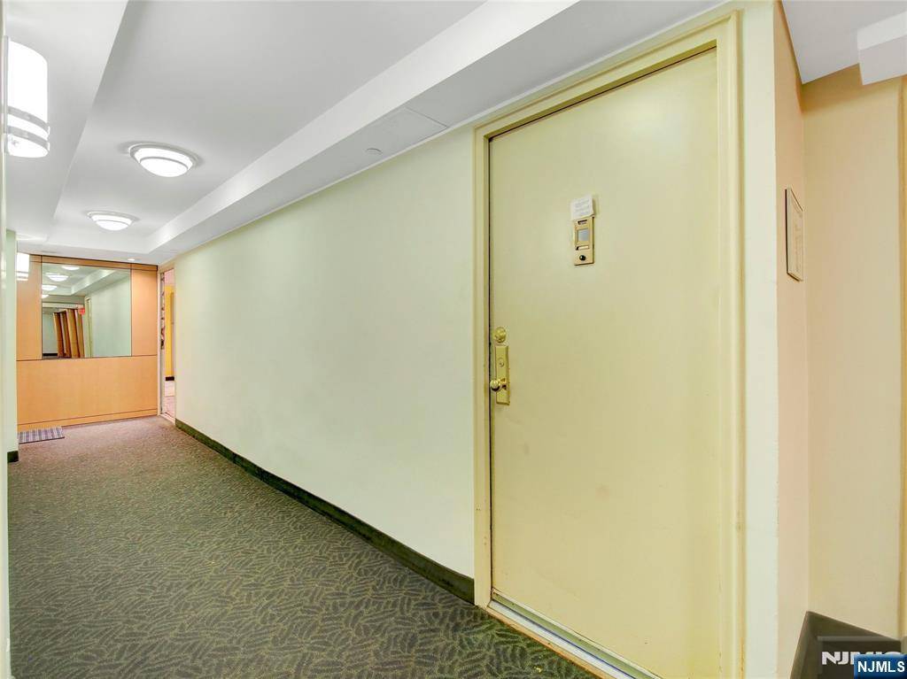 East Orange, NJ 07018,377 S Harrison ST #18AA