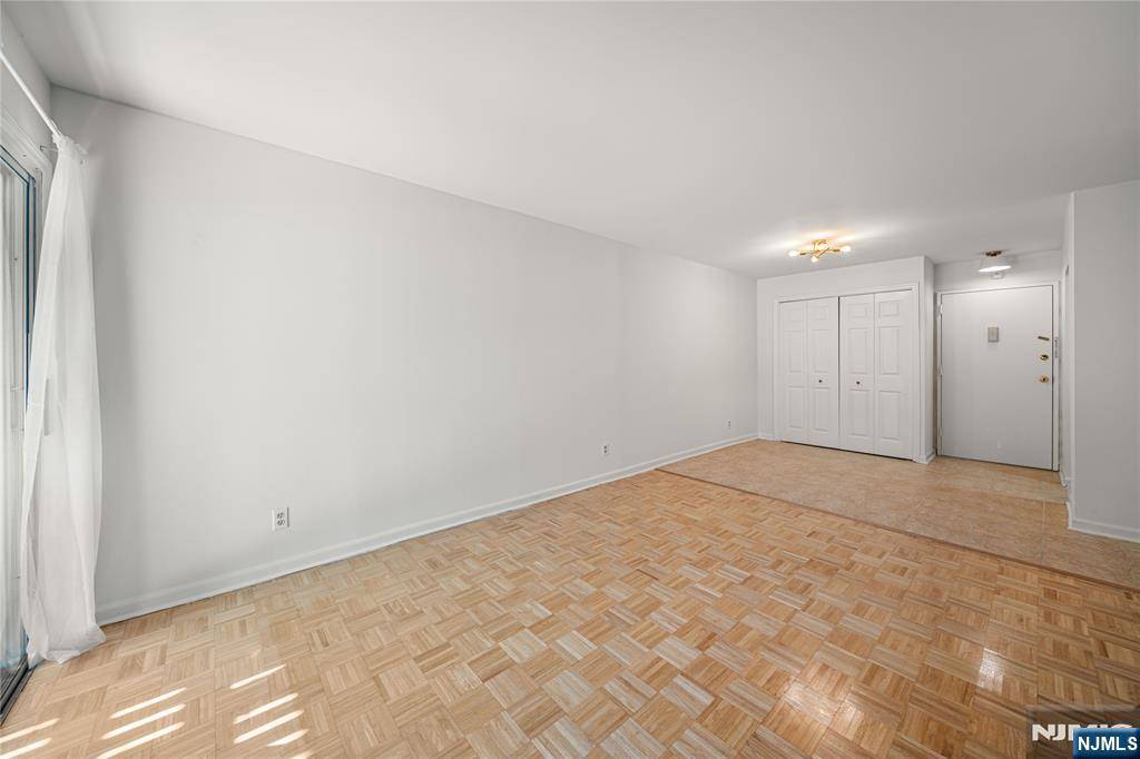 Edgewater, NJ 07020,1111 River RD #F03