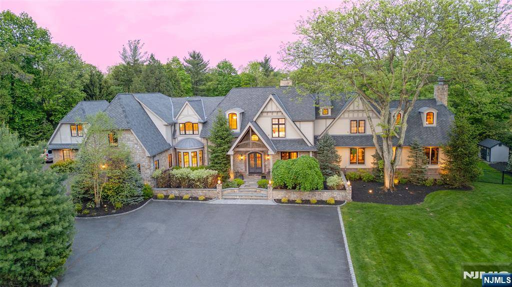 Saddle River, NJ 07458,146 Chestnut Ridge RD