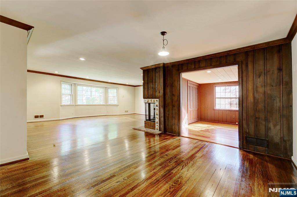 Fair Lawn, NJ 07410,36-18 Hillside TER