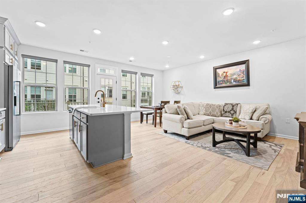 Somerville, NJ 08876,16 Sternadori RD