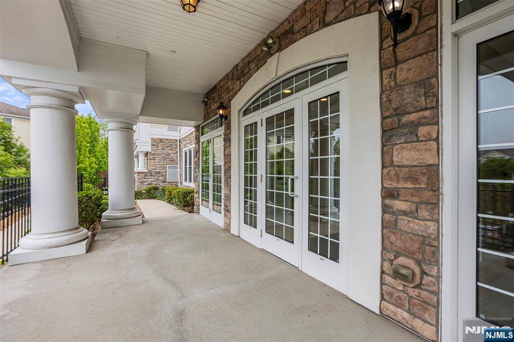 Woodcliff Lake, NJ 07677,910 Four Seasons LN #910