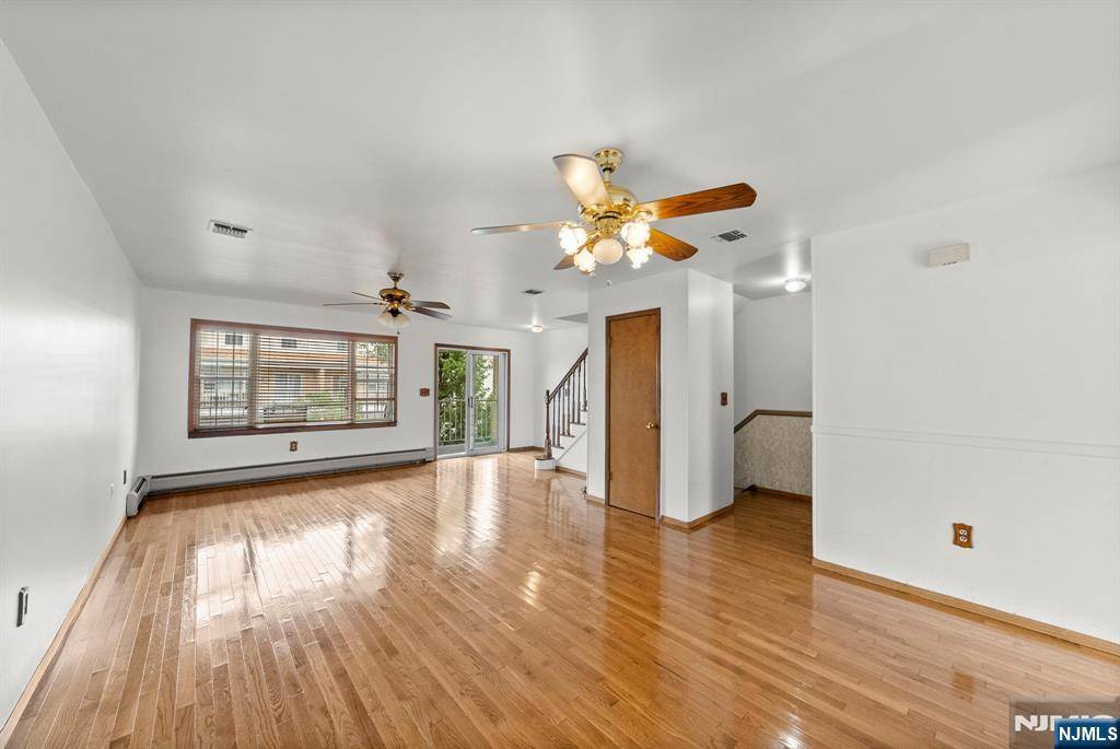 Elmwood Park, NJ 07407,22 Ingraffia DR