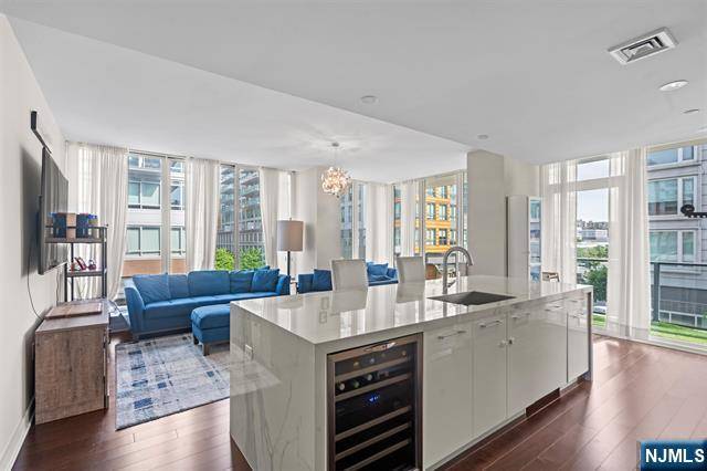Weehawken, NJ 07086,1200 Avenue At Port Imperial #301