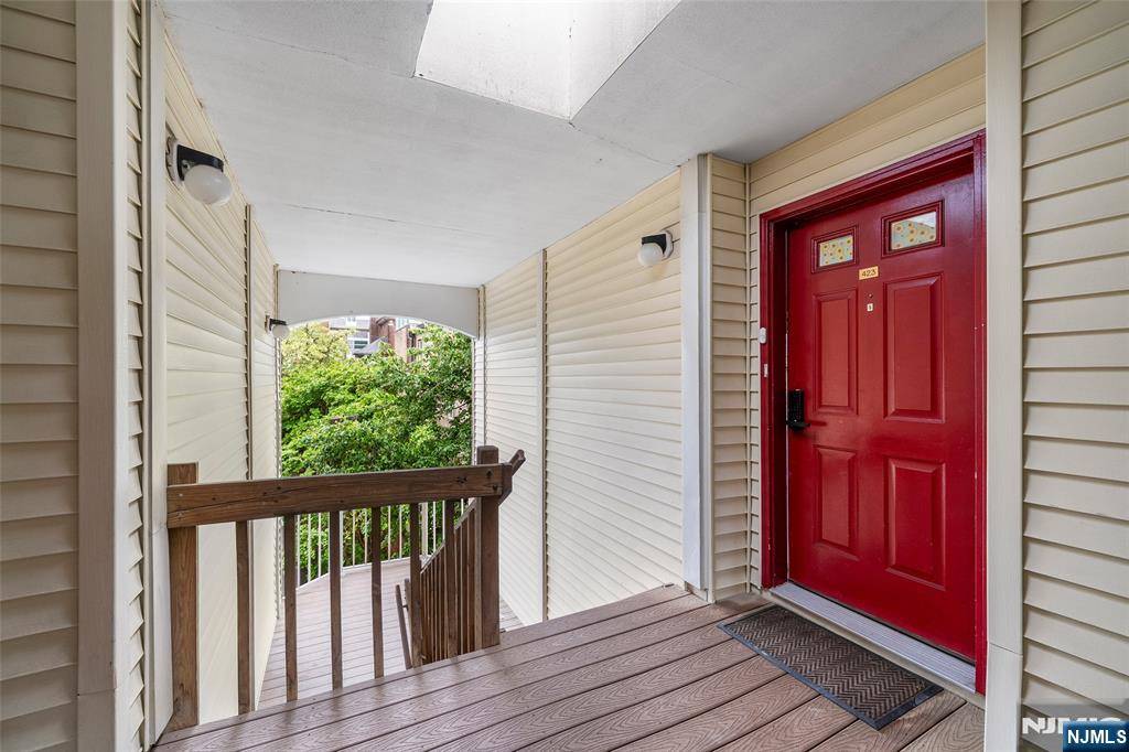Edgewater, NJ 07020,200 Crown CT #423