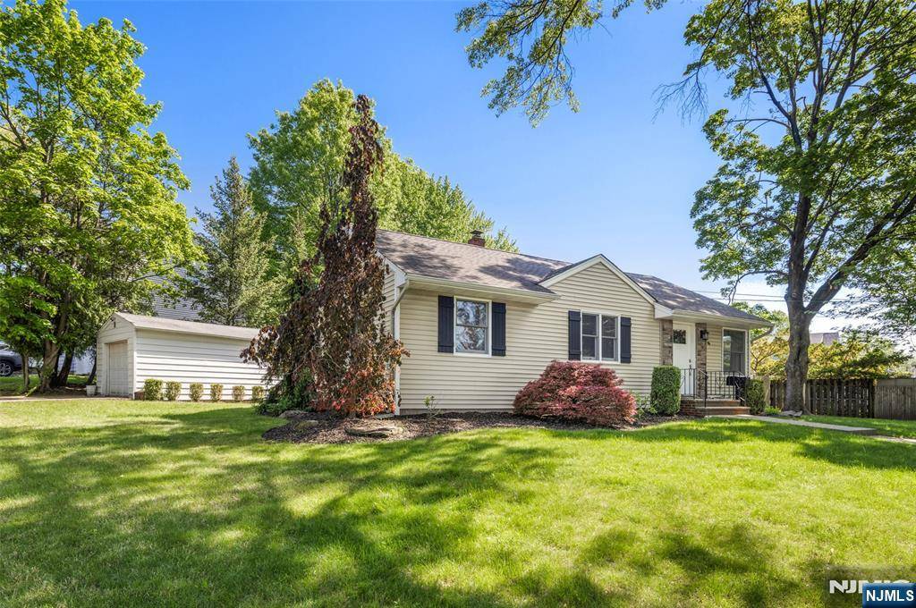 Dumont, NJ 07628,94 Andover