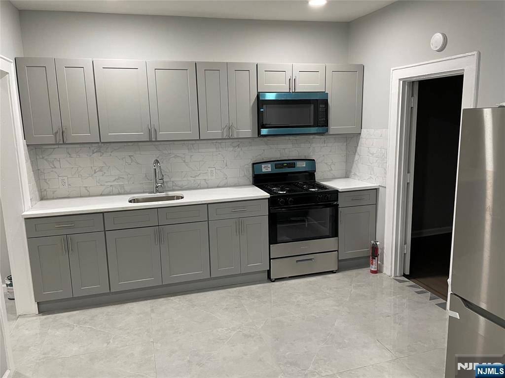 Bayonne, NJ 07002,422 Avenue C