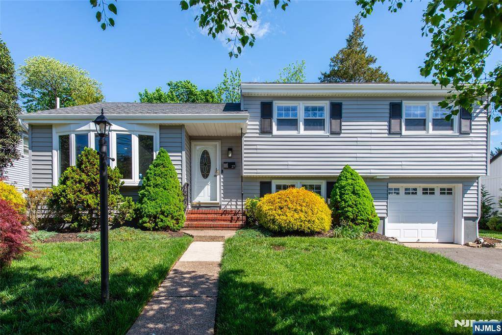 Bloomfield, NJ 07003,27 Elmbrook PL