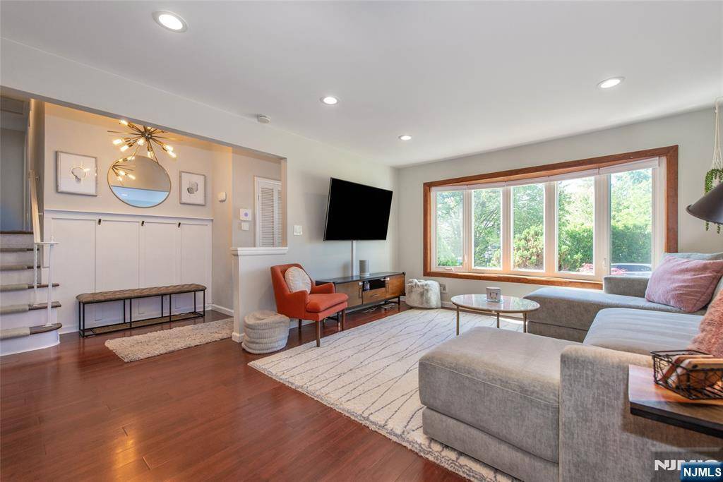 Bloomfield, NJ 07003,27 Elmbrook PL