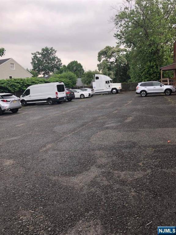 Ridgefield, NJ 07657,1100 River #4