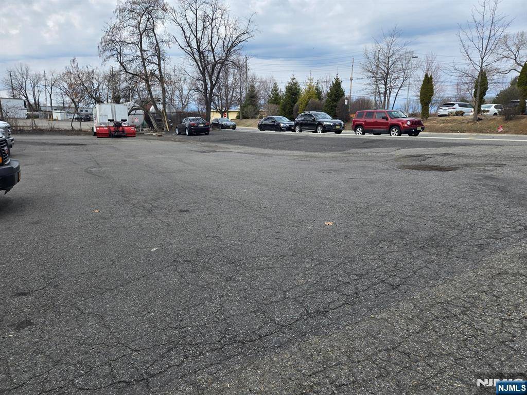 Ridgefield, NJ 07657,1100 River #4