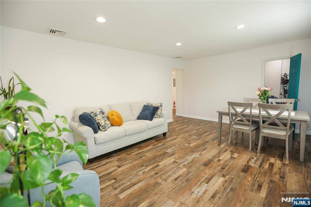 Englewood, NJ 07631,520 Broad AVE #14
