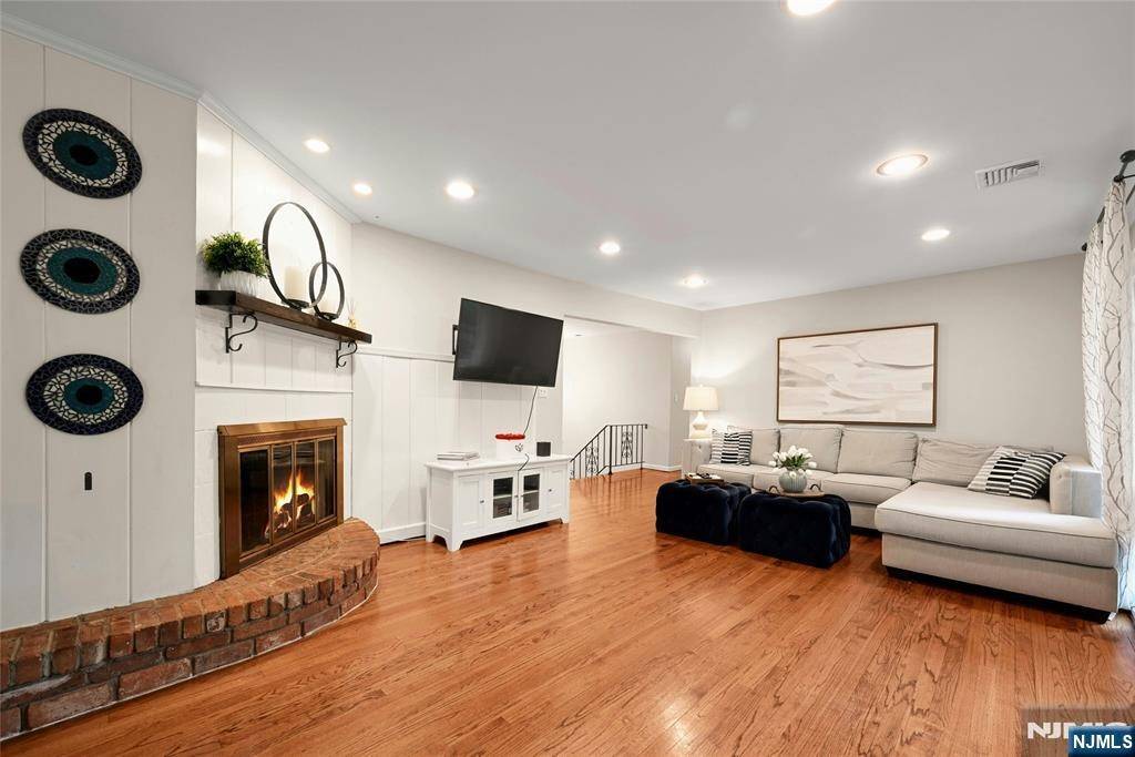 Franklin Lakes, NJ 07417,175 Edson TER