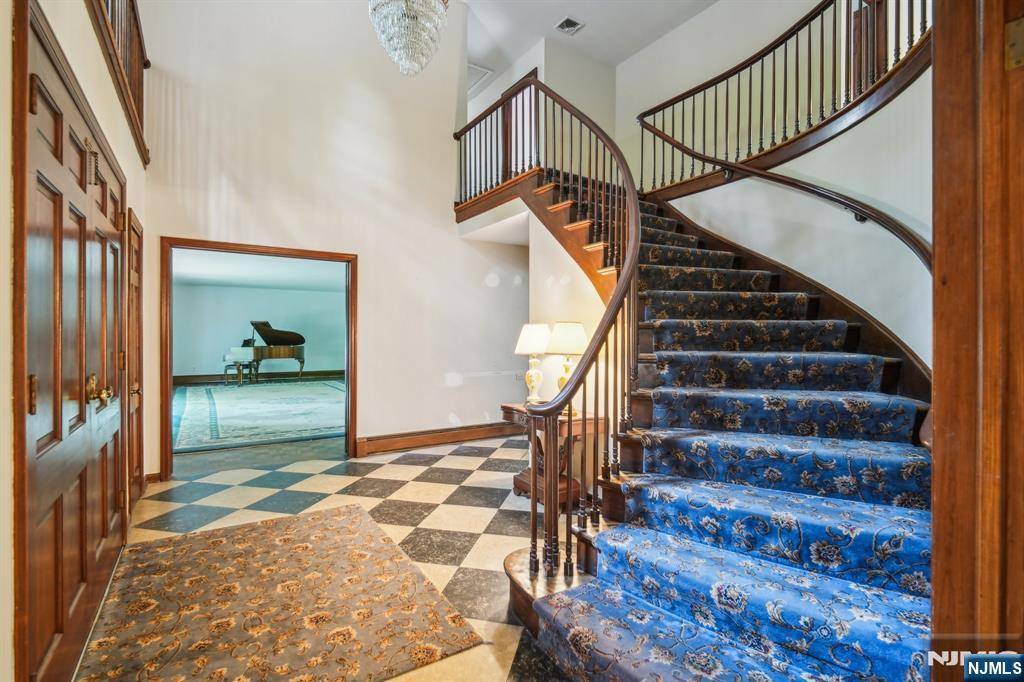 Saddle River, NJ 07458,75 Woodcliff Lake RD