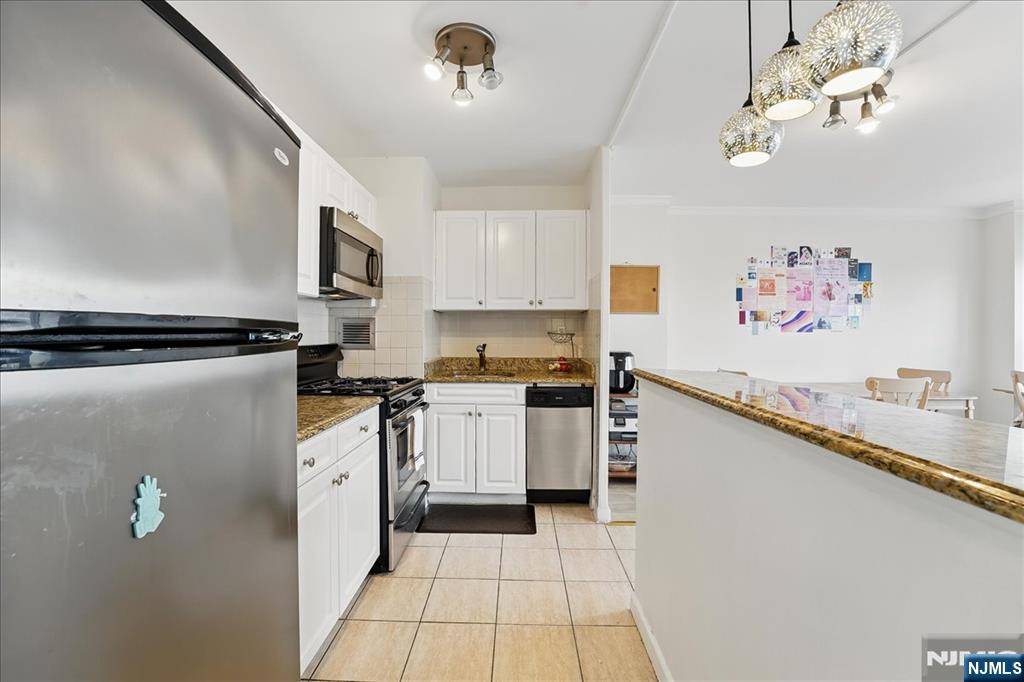 Jersey City, NJ 07302,135 Montgomery ST #20H
