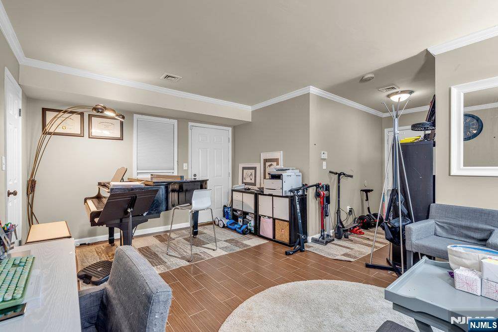 Palisades Park, NJ 07650,548 Windsor DR #548