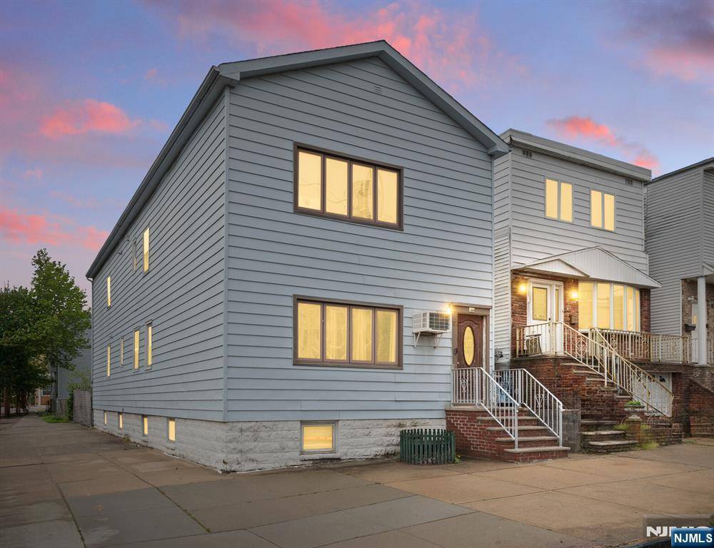 Bayonne, NJ 07002,92 25th ST