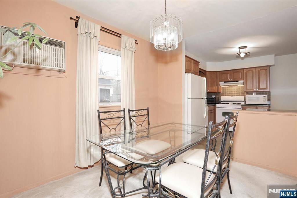 Ringwood, NJ 07456,8 Beech CT