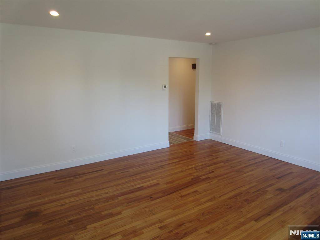 Saddle Brook, NJ 07663,423 Leonhardt DR #1st Floor
