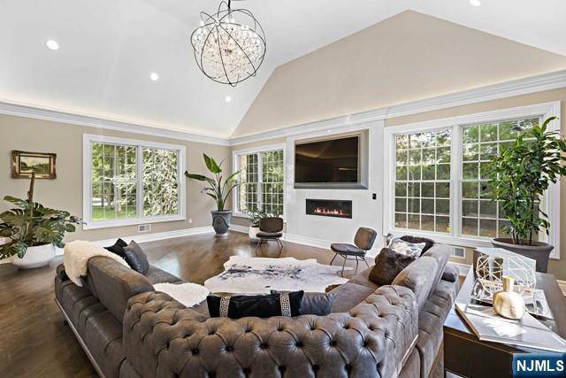 Franklin Lakes, NJ 07417,745 Colonial RD