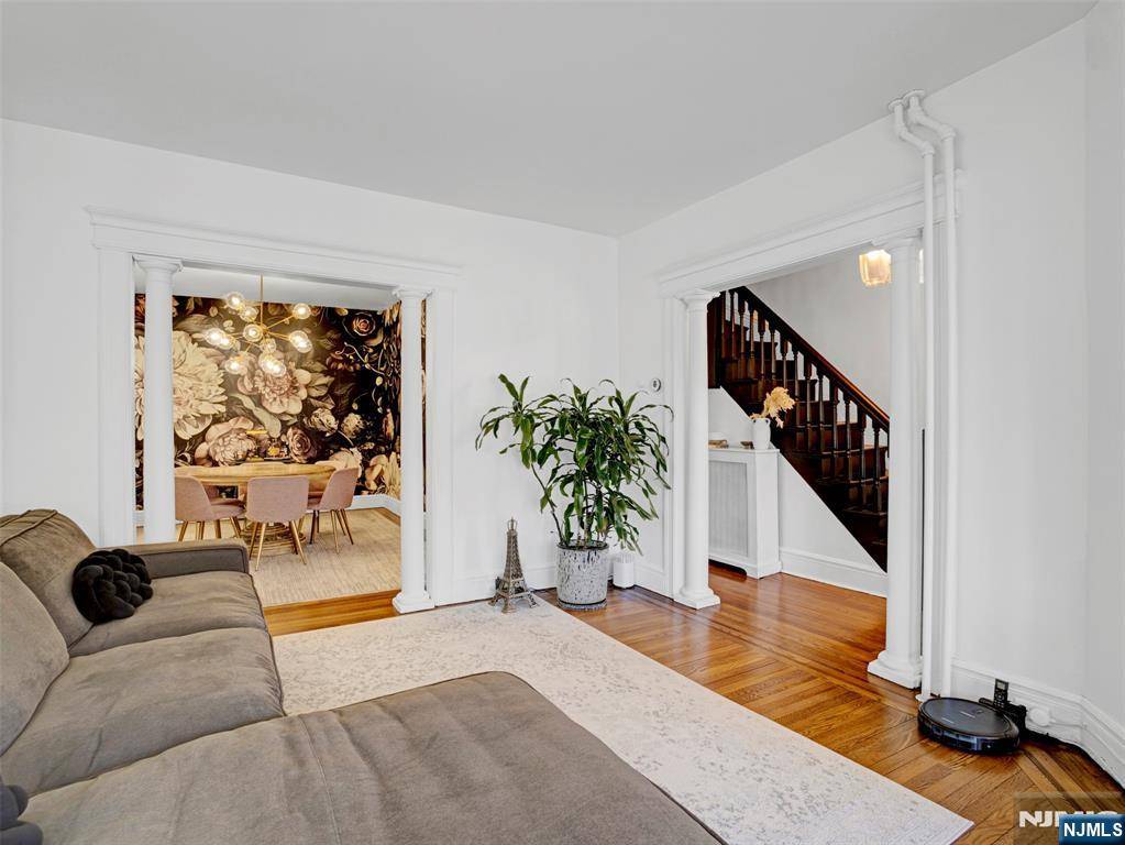 Edgewater, NJ 07010,532 Undercliff