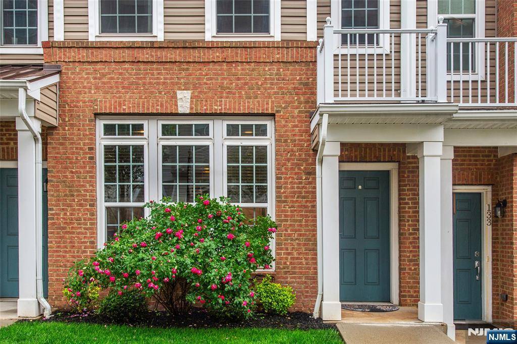 Wood Ridge, NJ 07075,129 Eisenhower LN #2109