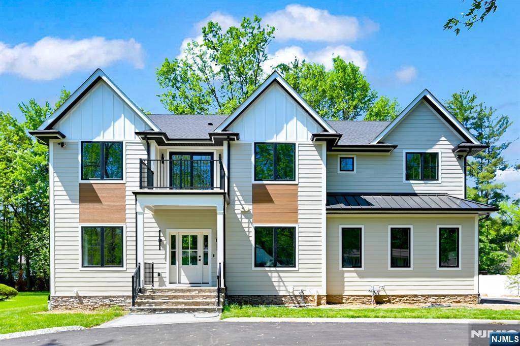 Livingston, NJ 07039,17 Arlington DR