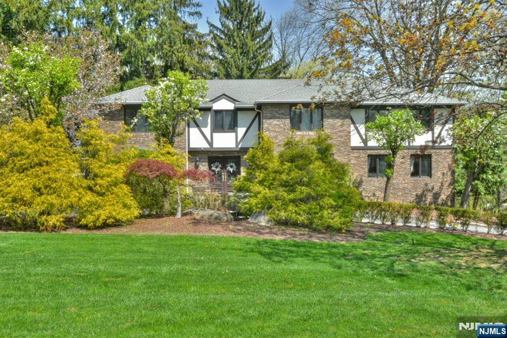 Upper Saddle River, NJ 07458,69 Knollwood RD