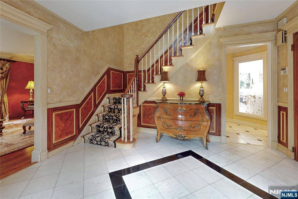 Upper Saddle River, NJ 07458,69 Knollwood RD