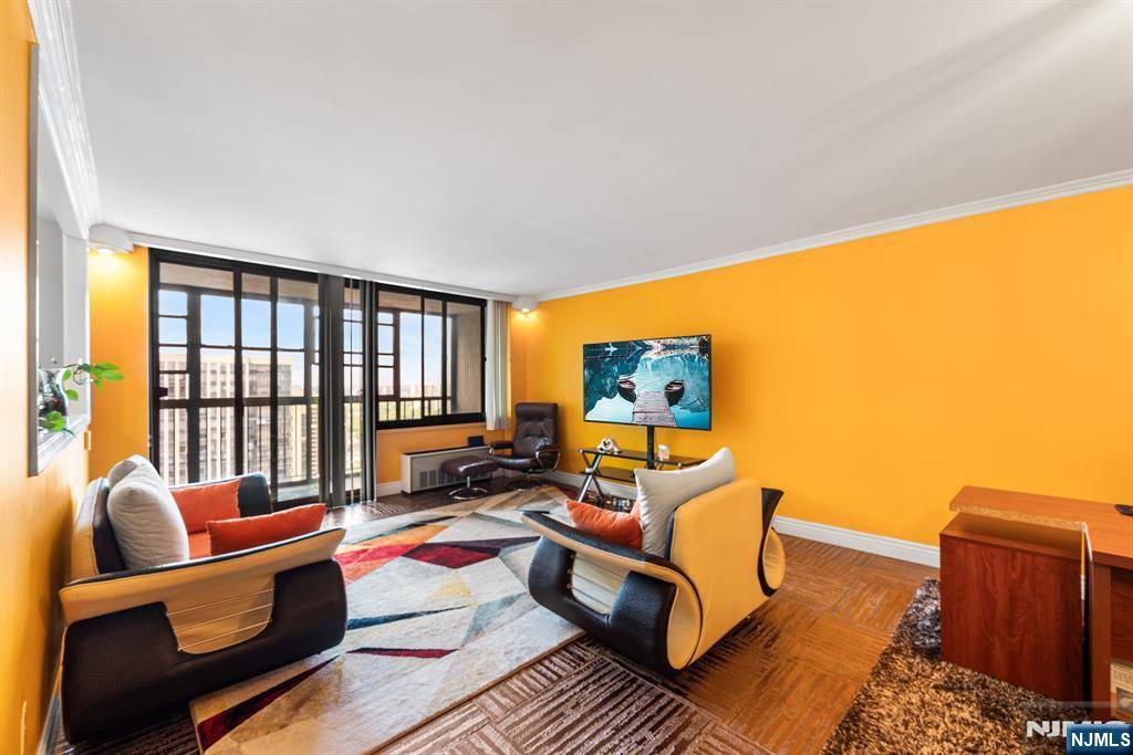 Cliffside Park, NJ 07010,200 Winston DR #2907
