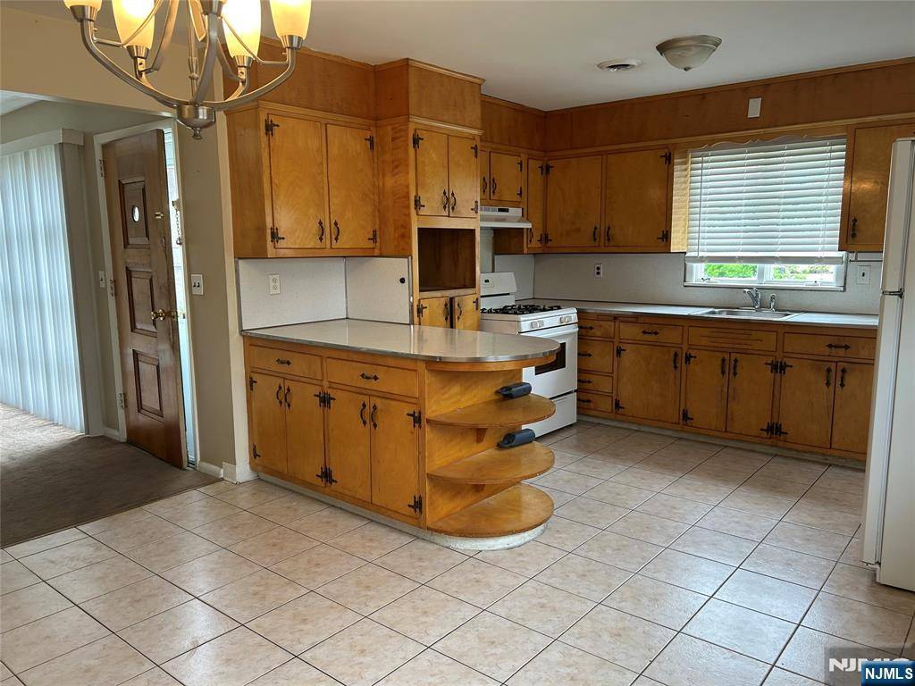 Lodi, NJ 07644,218 Corabelle AVE