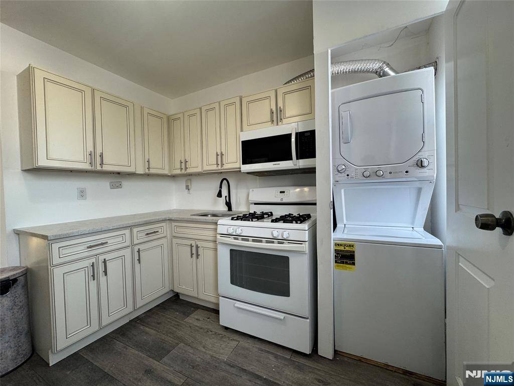 Garfield, NJ 07026,88 Harrison AVE #2