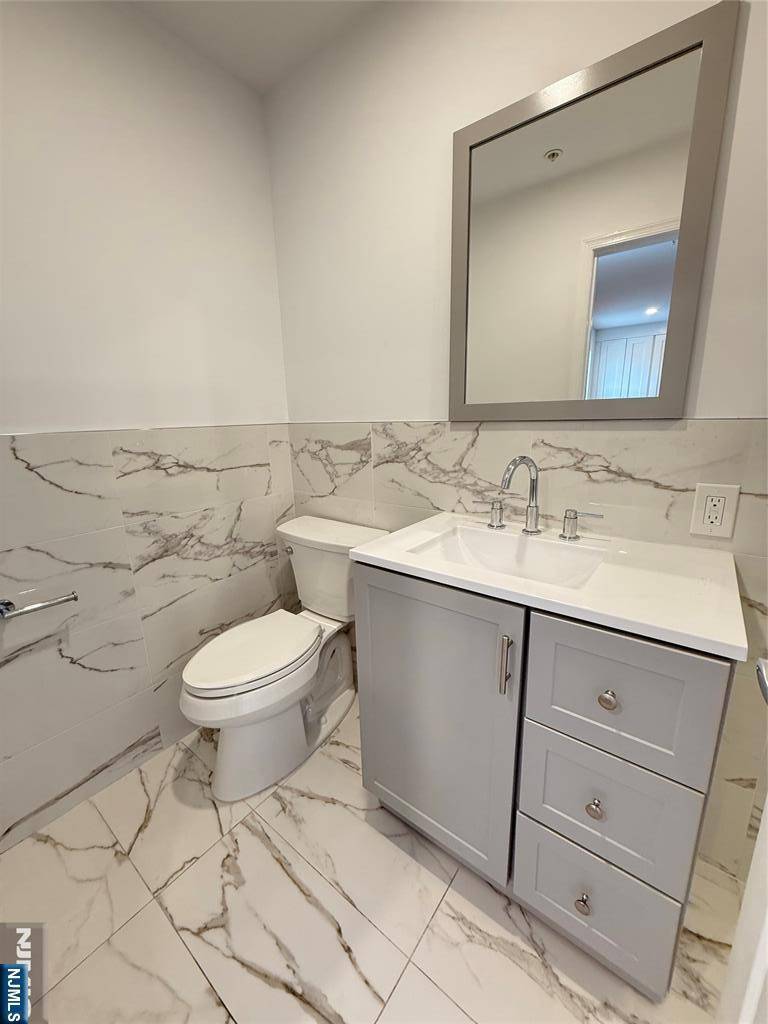 West New York, NJ 07093,4915 Bergenline AVE #2C