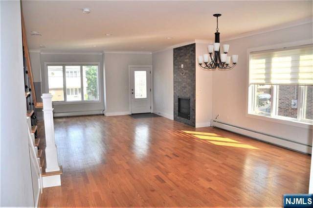 Palisades Park, NJ 07650,532 3rd ST #A