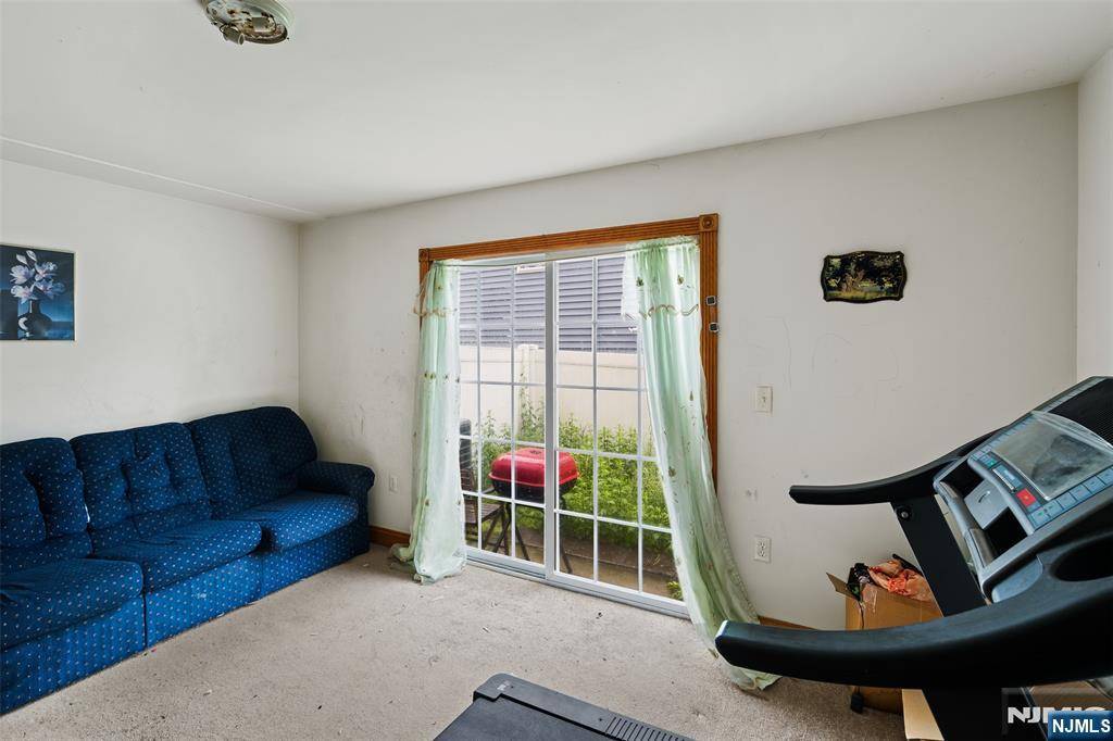 East Orange, NJ 07018,126A Amherst ST