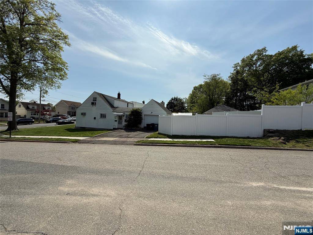 Elmwood Park, NJ 07407,65 Hamilton AVE