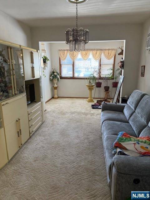 East Rutherford, NJ 07073,8 Lincoln PL