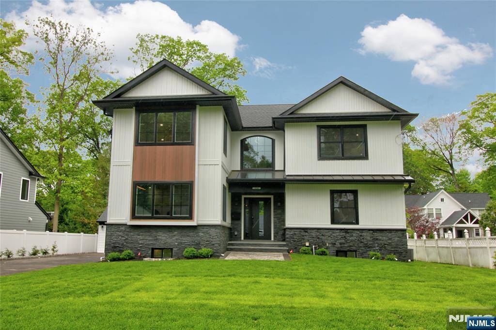 Oradell, NJ 07649,890 Oradell AVE