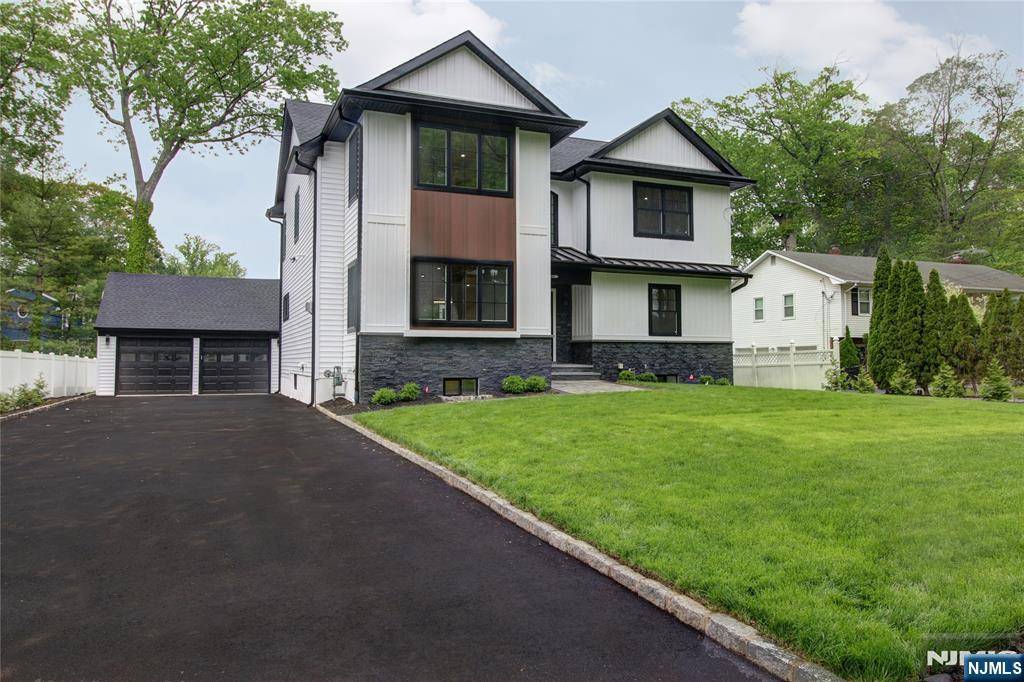 Oradell, NJ 07649,890 Oradell AVE